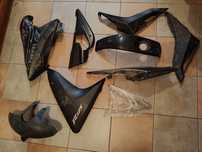 Yamaha YZF R125 plastiki owiewki banan bumerang zadupek osłona