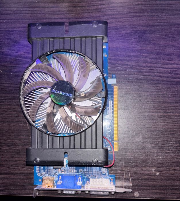 Karta graficzna Gigabyte Radeon HD 6670 (model GV-R667D3-1GI).