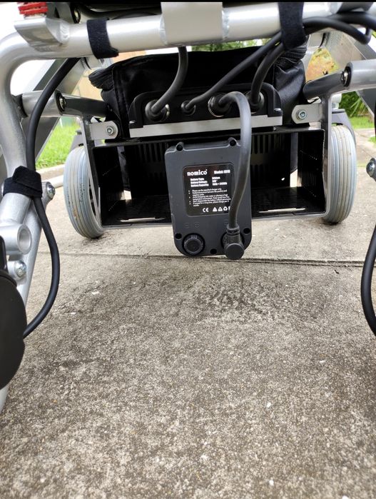 Cadeira de rodas elétrica MOBICLINIC TROYA — Sem uso e com garantia!