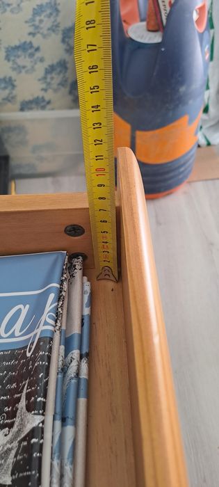 Vendo comoda em pinho mel