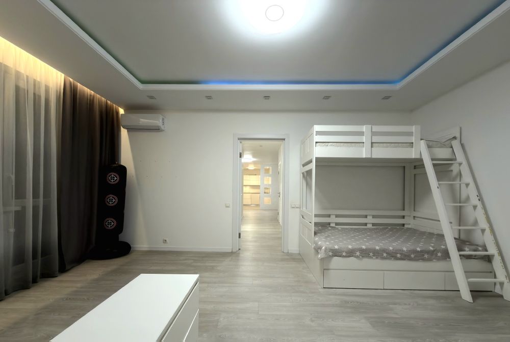 Глушкова 9в, генератор, Іподром, 7 пов, 2 спальні і велика вітальня