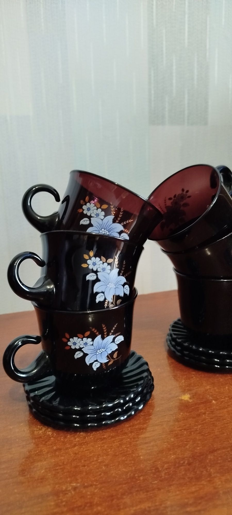 Склянки,частина сервізу,чашки. Посуд з минулого.