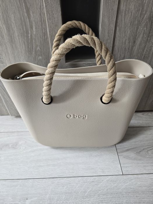 O bag mini - w kolorze biszkopt.