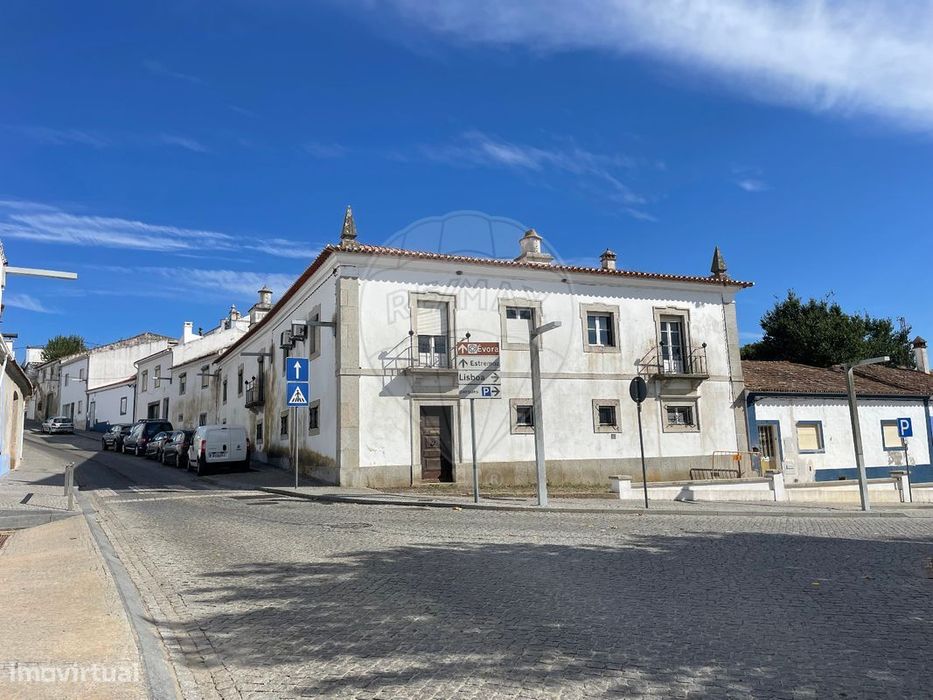 Moradia T8 para venda