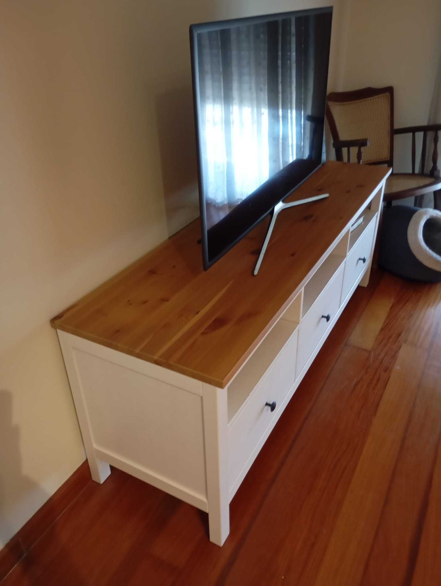 Móvel de TV Helmnes do Ikea