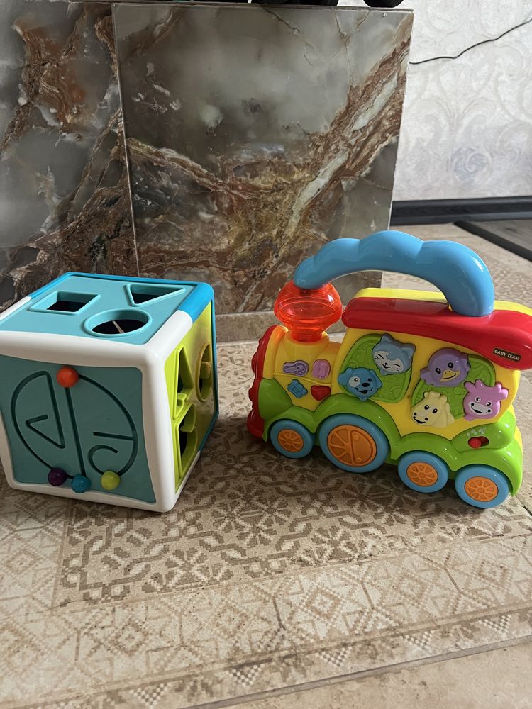 Музыкальная игрушка паравозик Babyteam Умный куб сортер Battat