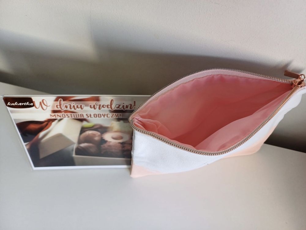 Saszetka kosmetyczna Glossybox Kosmetyczka + kartka kukartka