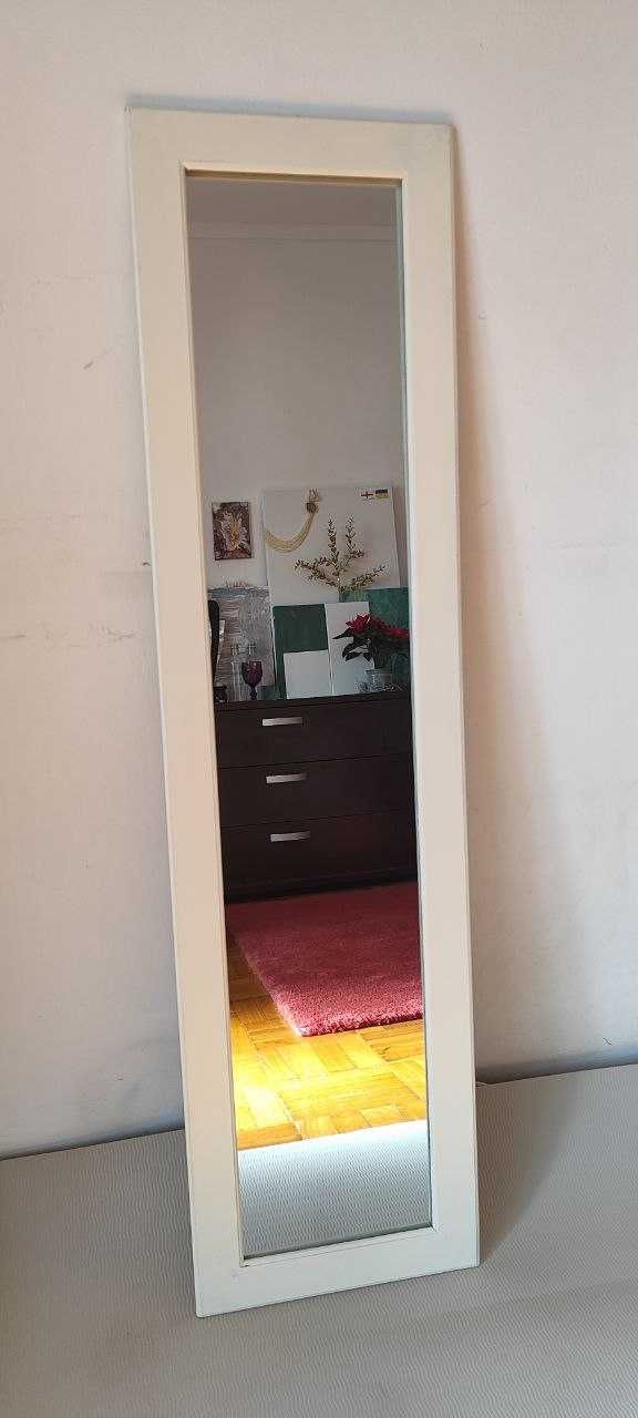 Espelho branco com moldura / White framed mirror