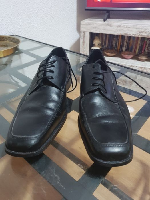 Sapatos formais (usados apenas umas vez)