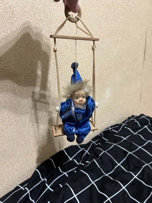 Игрушка клоун из фарфора