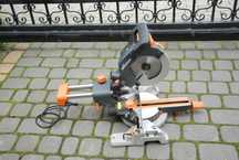 Ukośnica z posuwem Evolution 1500 W 210 mm
