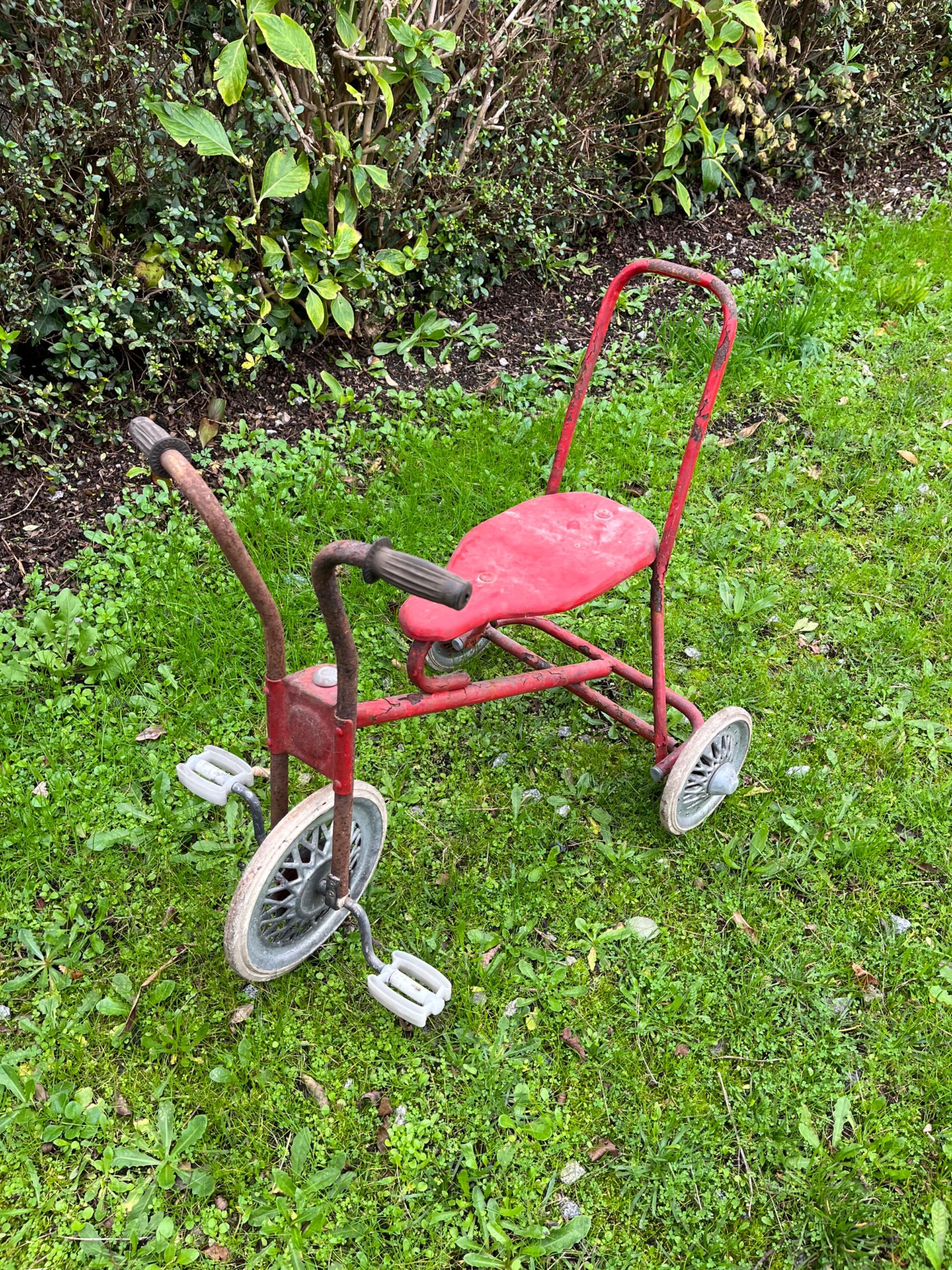 Triciclo antigo clássico