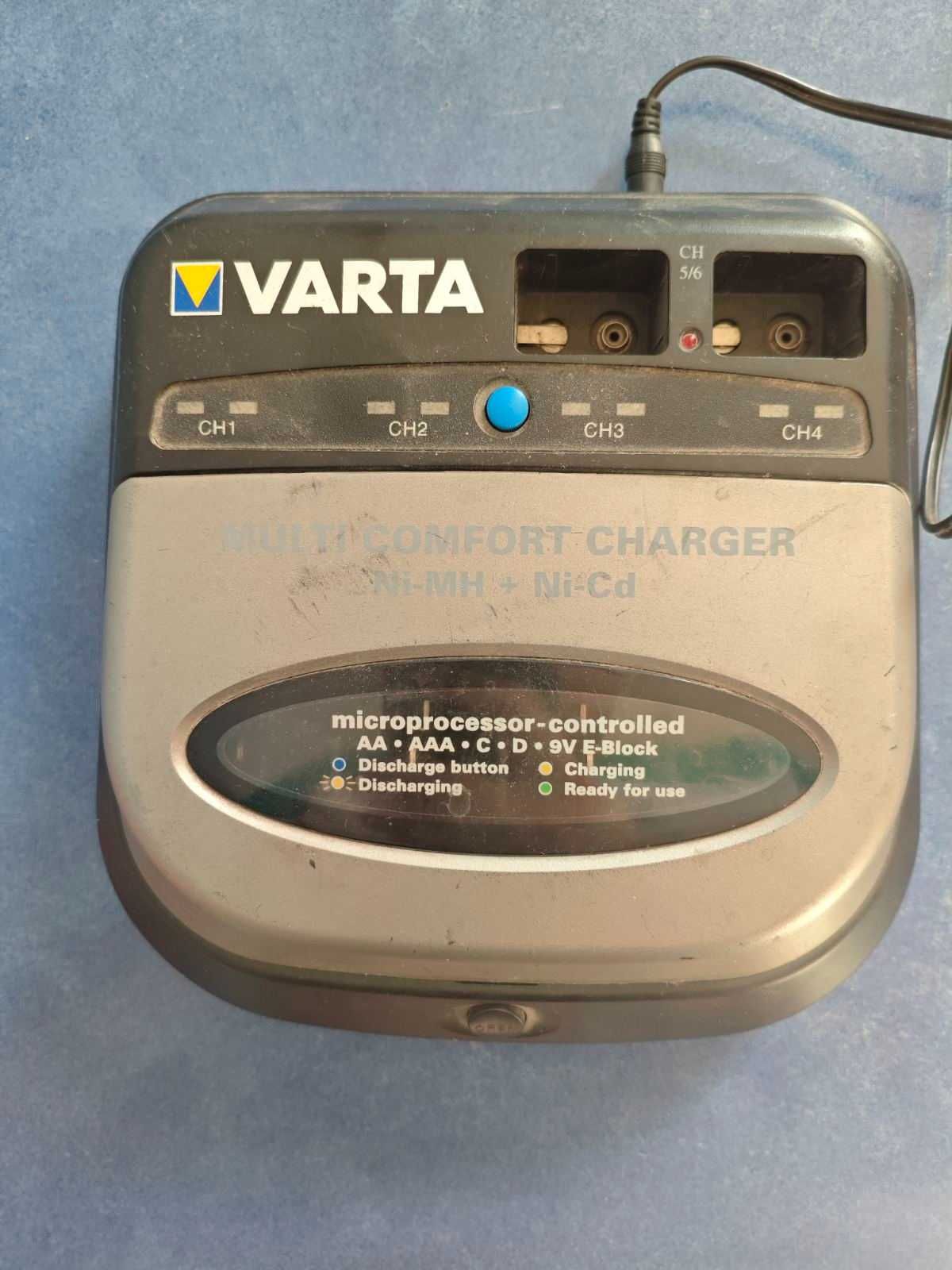 Универсальное зарядное устройство VARTA