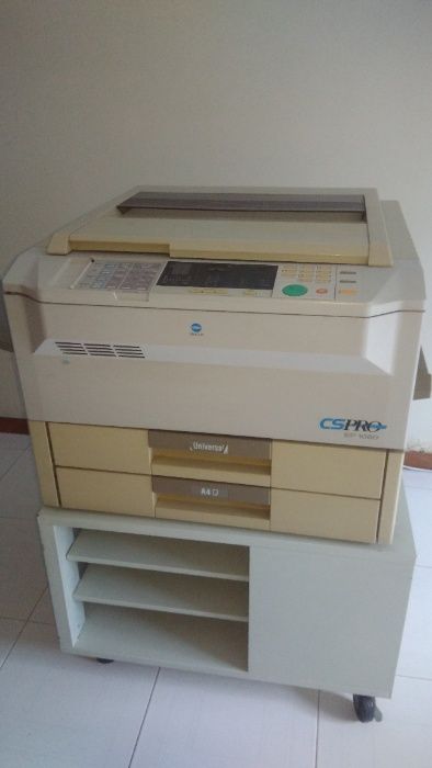 Fotocopiadora c/ móvel .