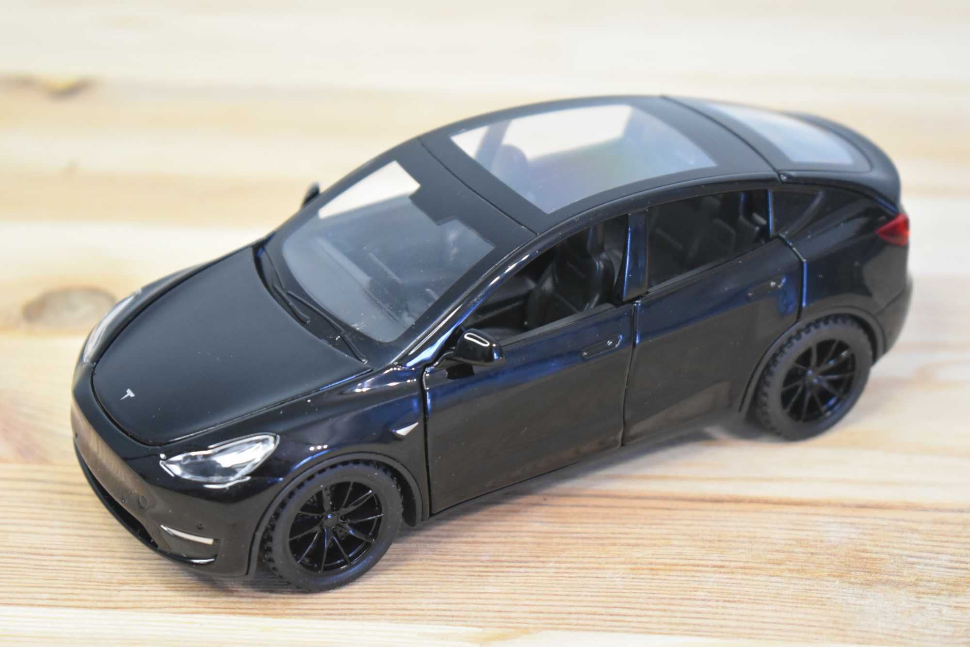 Машинка металопластик Tesla 1:32, світло, звук, інерція, чорна