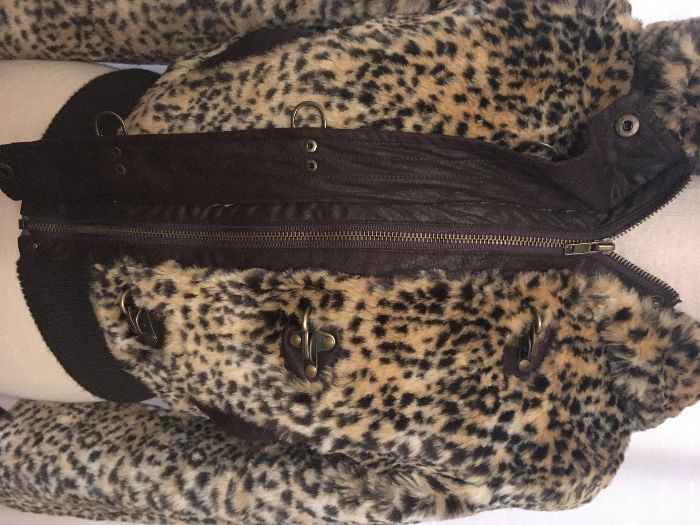 Blusão Casaco de Tigre em pêlo da marca Zara com capuz