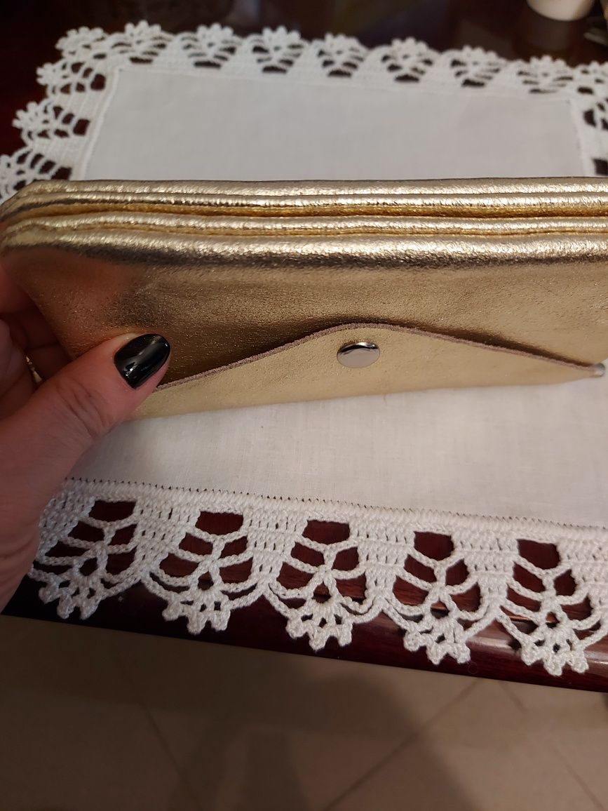 Porta Moedas Dourado em Pele Genuína.