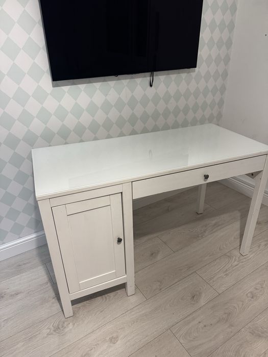 Biurko drewnisne Ikea Hemnes