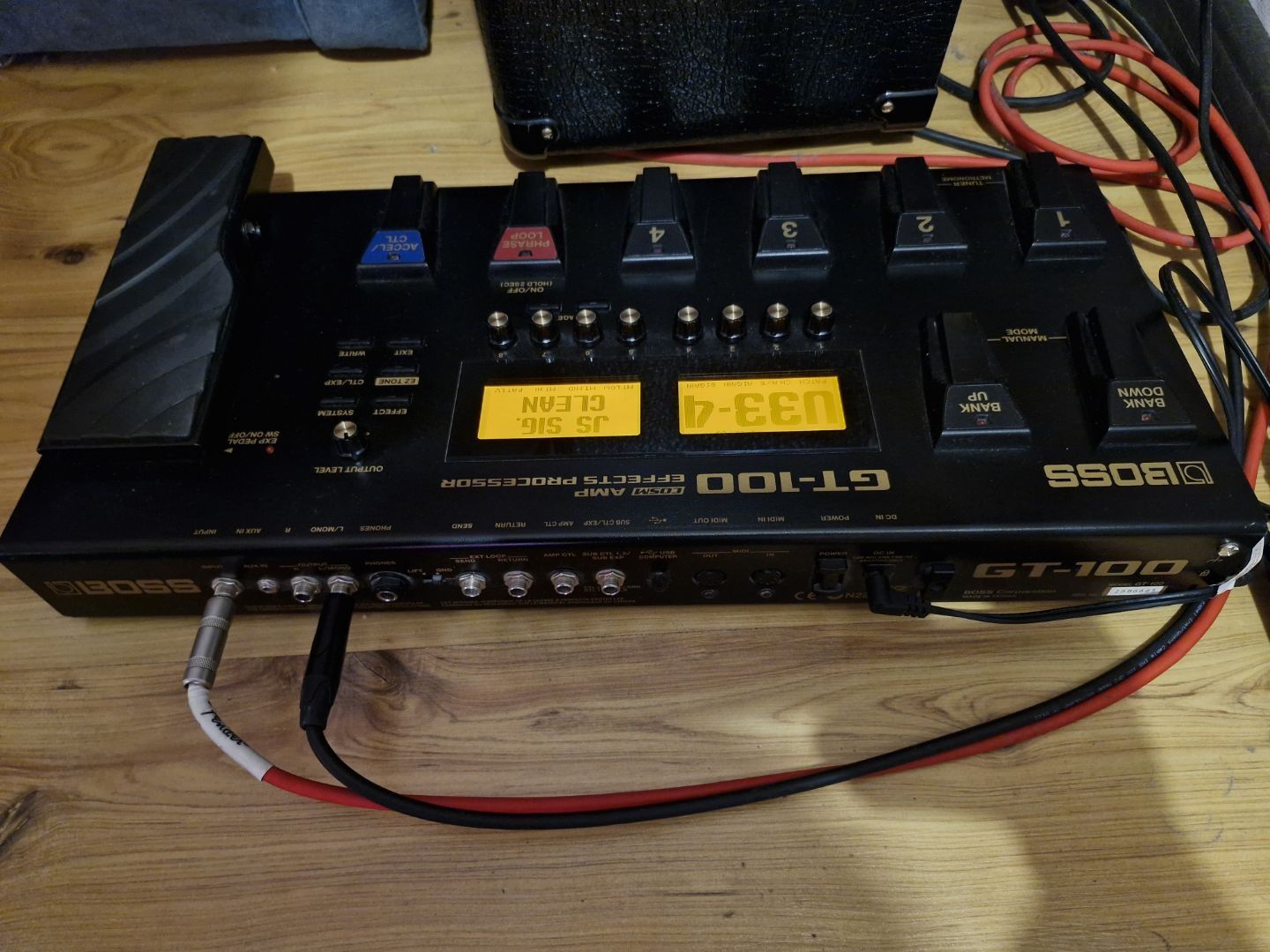 Multiefekt gitarowy Boss gt100