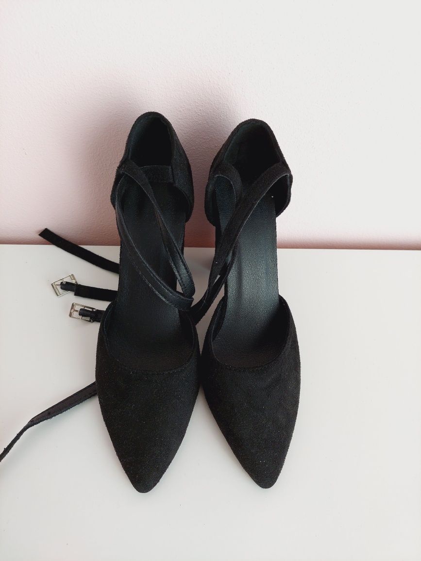 buty na słupku czarne zamszowe 36 zawiązywane szpilki
