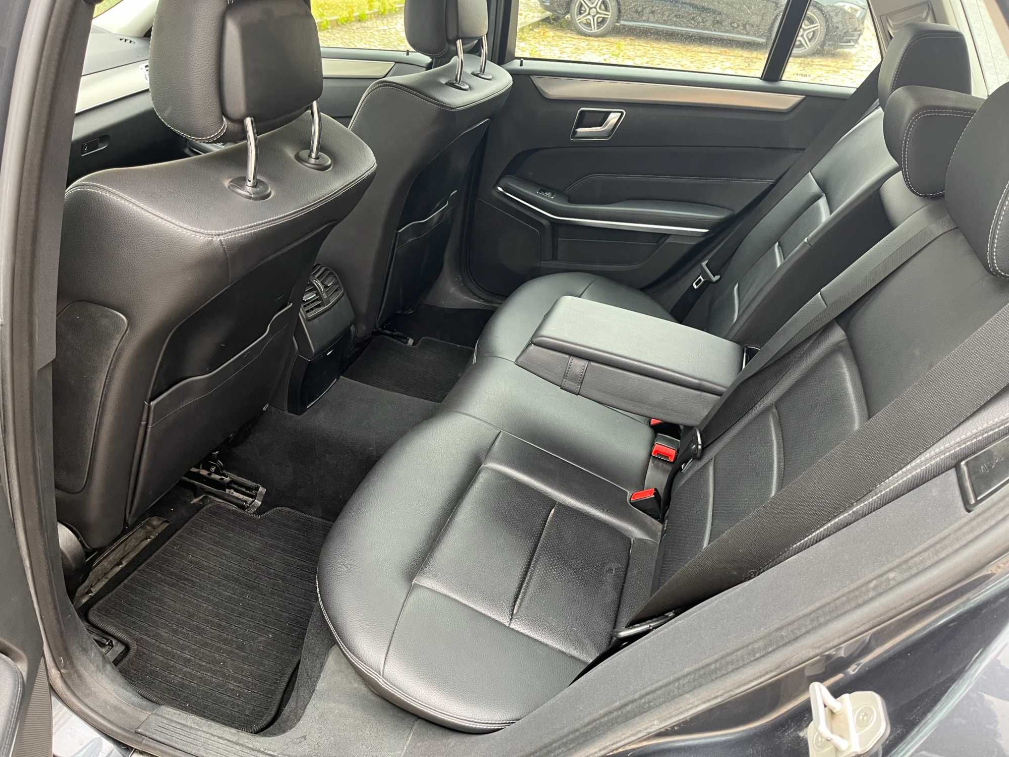 Mercedes E220 AUTO. | Nacional e Único Dono | 190 mil km