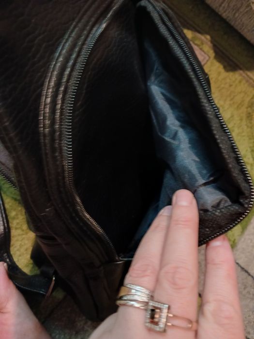 Жіночій рюкзак..