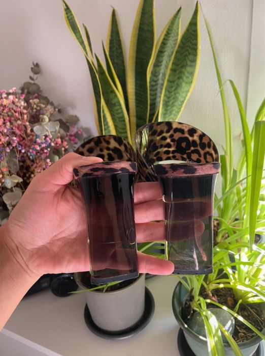 Saltos altos com estampa leopardo