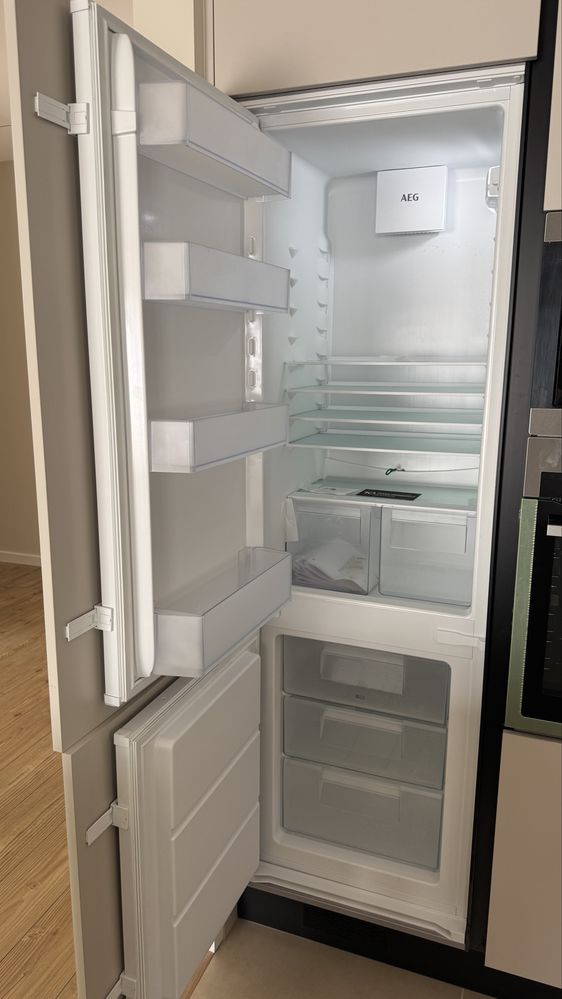 Frigorifico Combinado de Encastre AEG NOVO