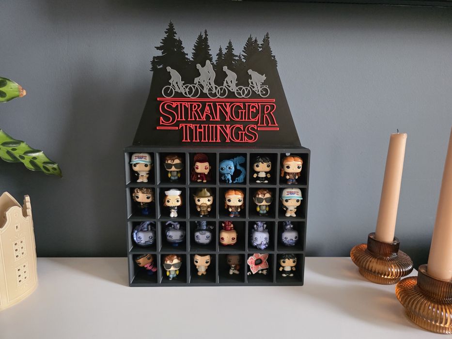 Półka STRANGER THINGS na figurki Kinder Joy Funko Pop ze ścianka