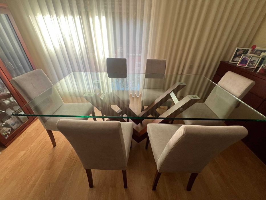 Mesa de Jantar em Vidro e 6 Cadeiras - Design Moderno e Elegante