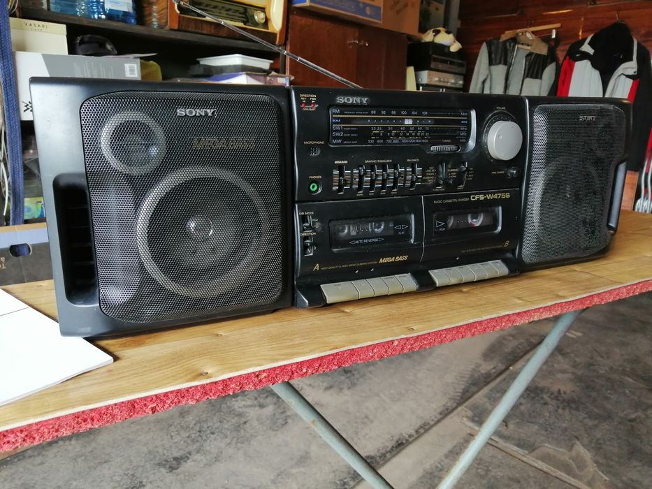 Радиомагнитола-двухкассетник.