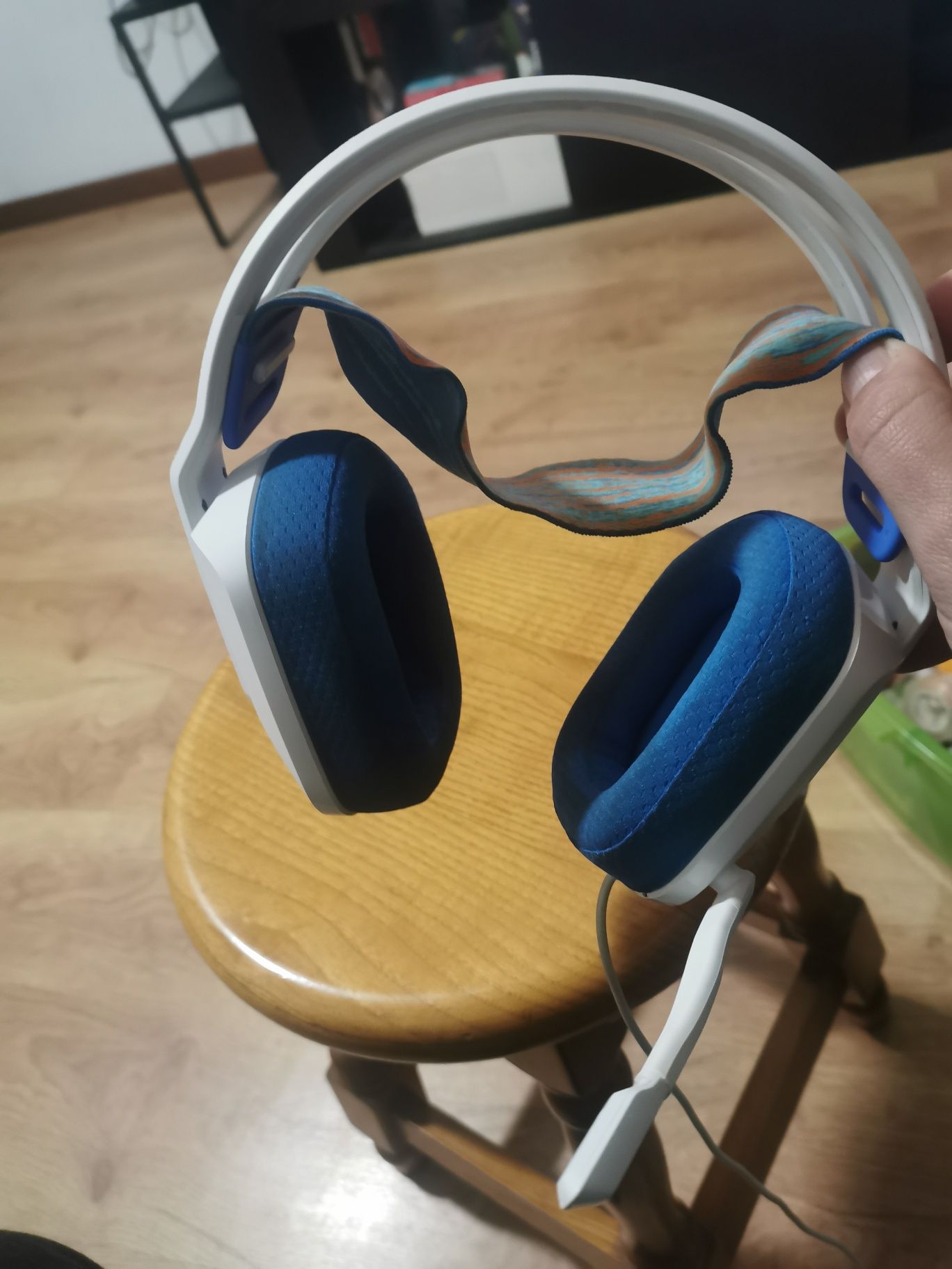 Headset Logitech G335 c/ defeito