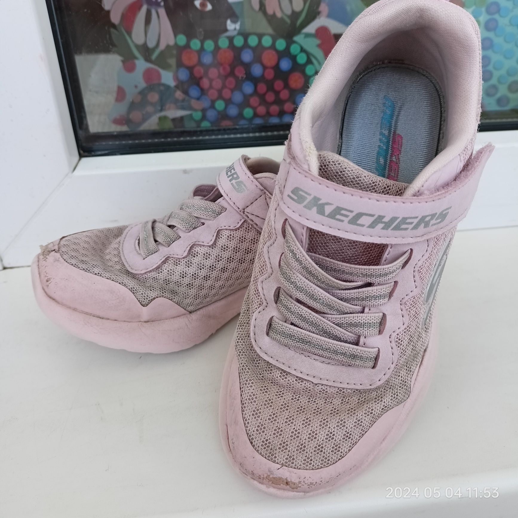 Безкоштовно кросівки на дівчинку skechers 27,5 р.