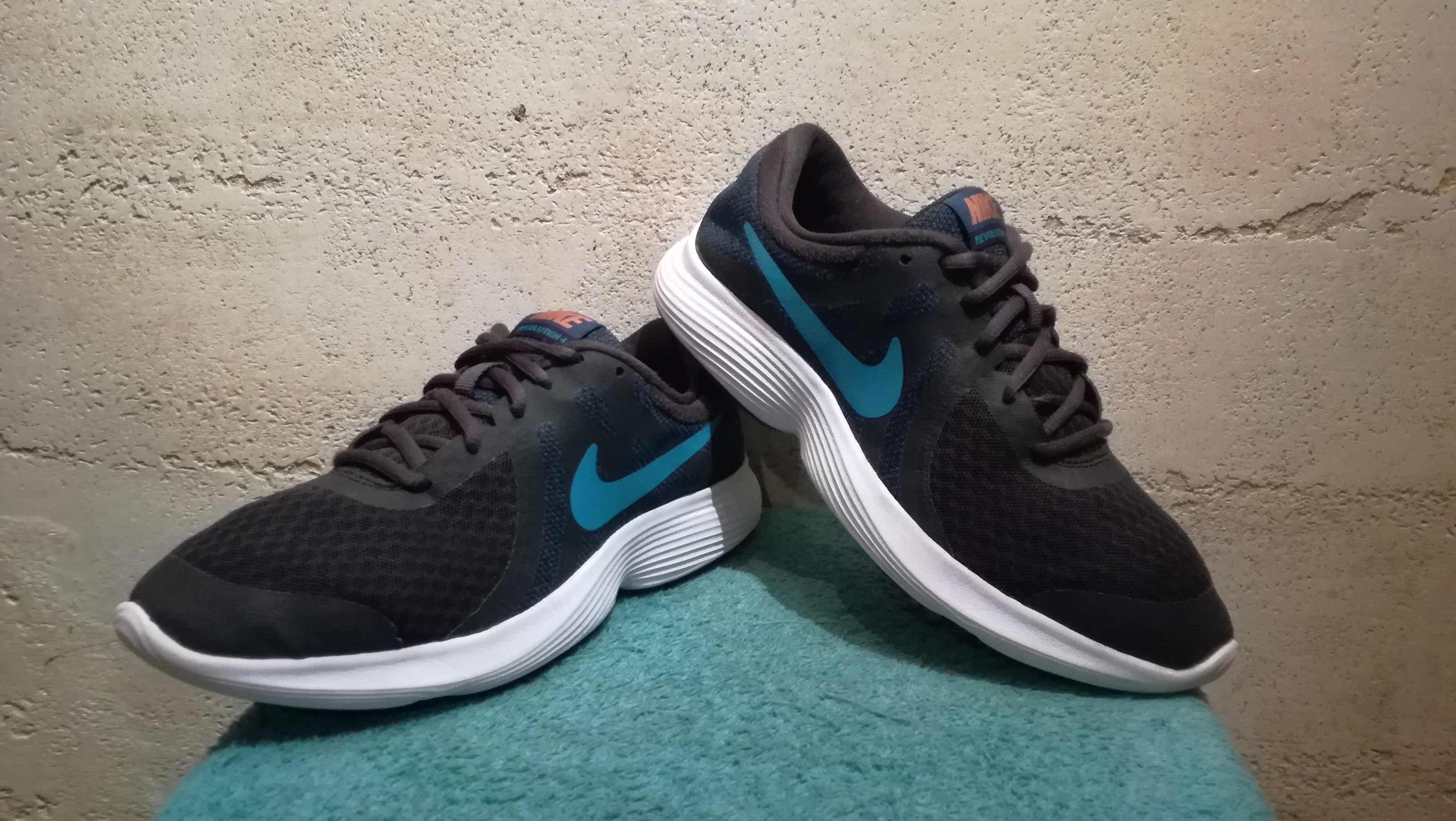 Buty bo biegania NIKE REVOLUTION 4 r.38,5 stan bardzo dobry