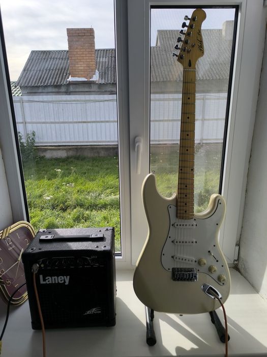 Продам электрогитару и комбик