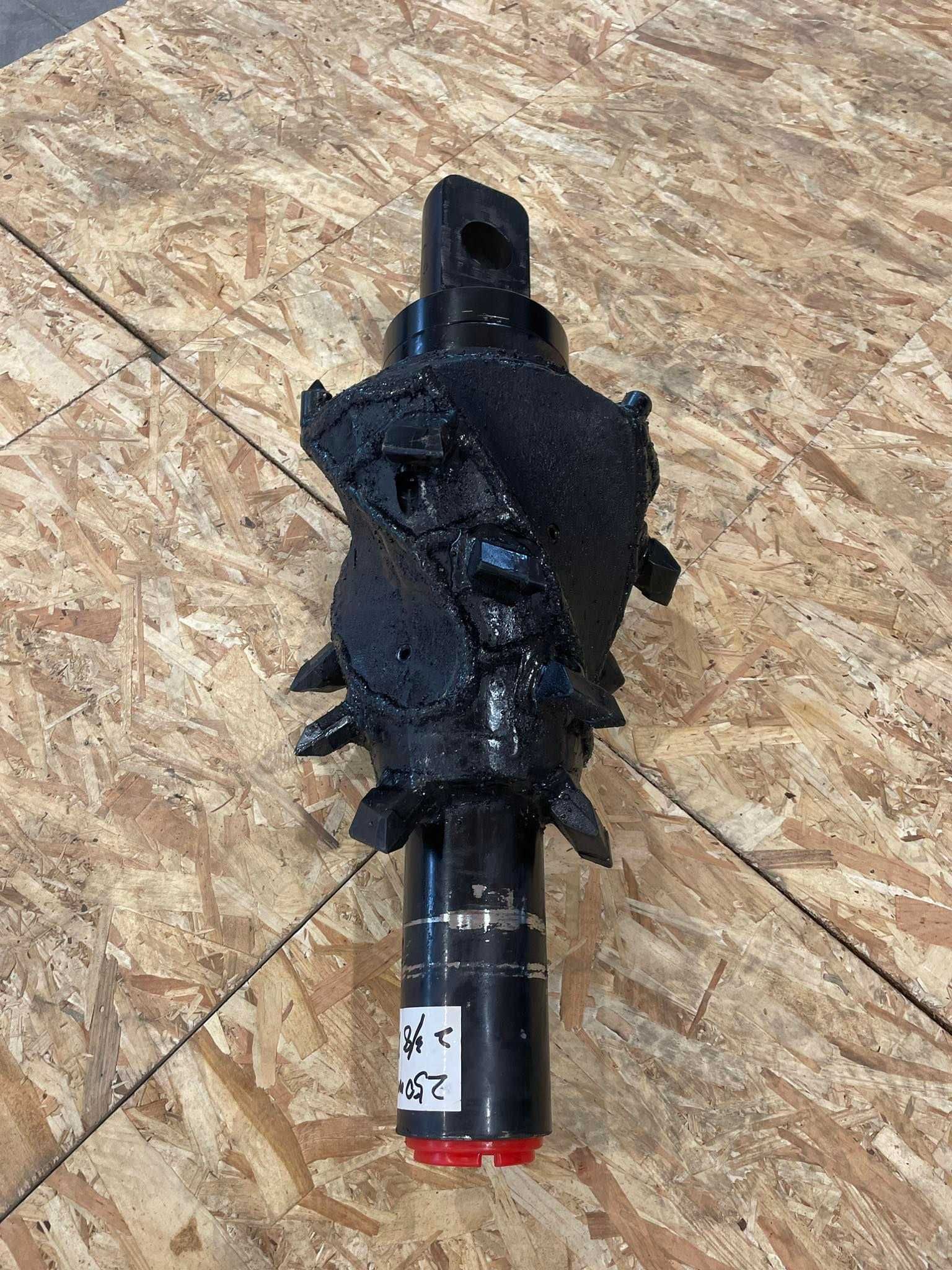 Rozwiertak z krętlikiem Fi 250 Ditch Witch Vermeer Fluted Reamer