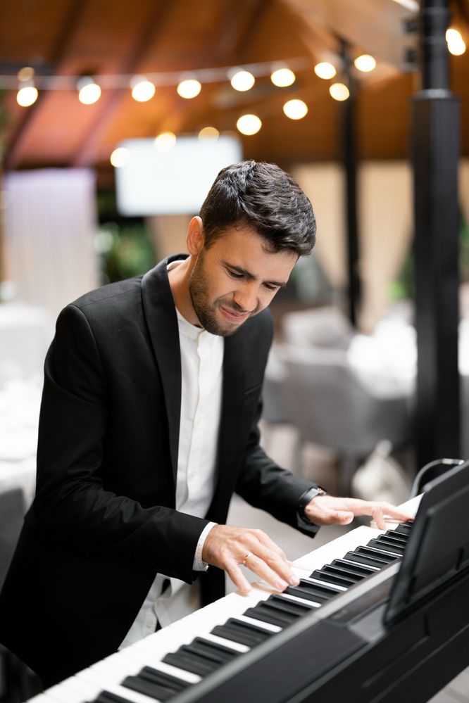Пианіст на банкет збір гостей корпоратив музиканти на весілля