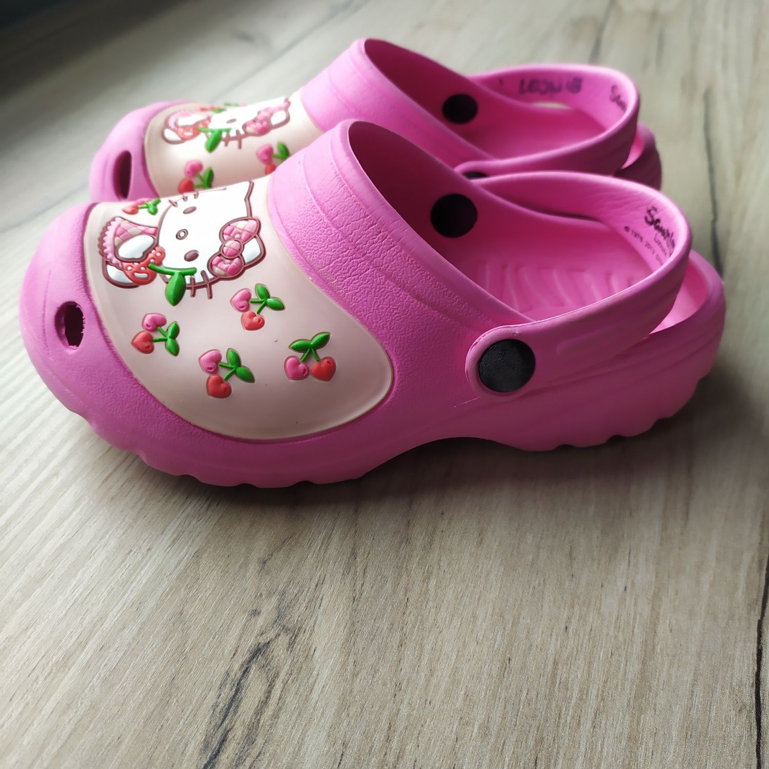 Klapki gumowe dla dziewczynki Hello Kitty rozmiar 28