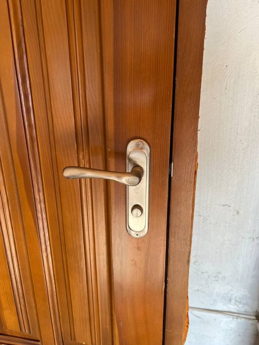 Дубові двері з коробкою