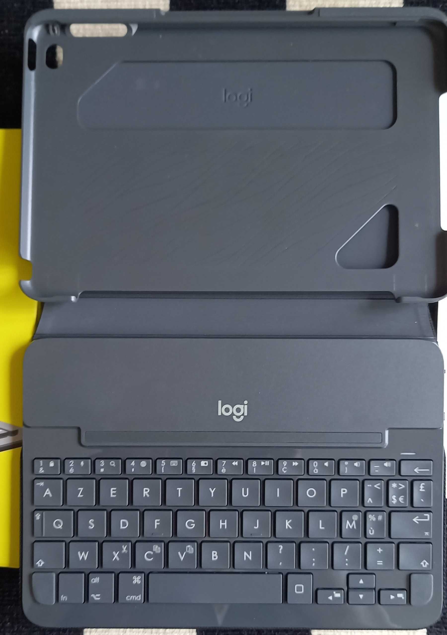 iPad mini 4 - Capa para teclado e cabo novos.