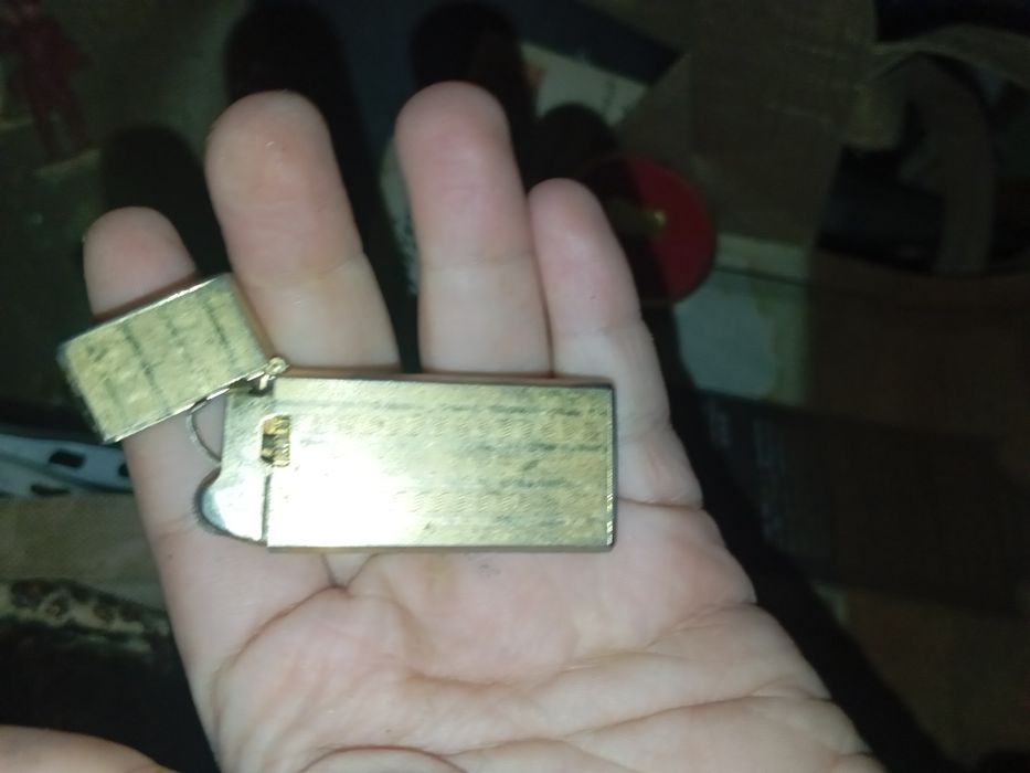 Dois isqueiros sem gás