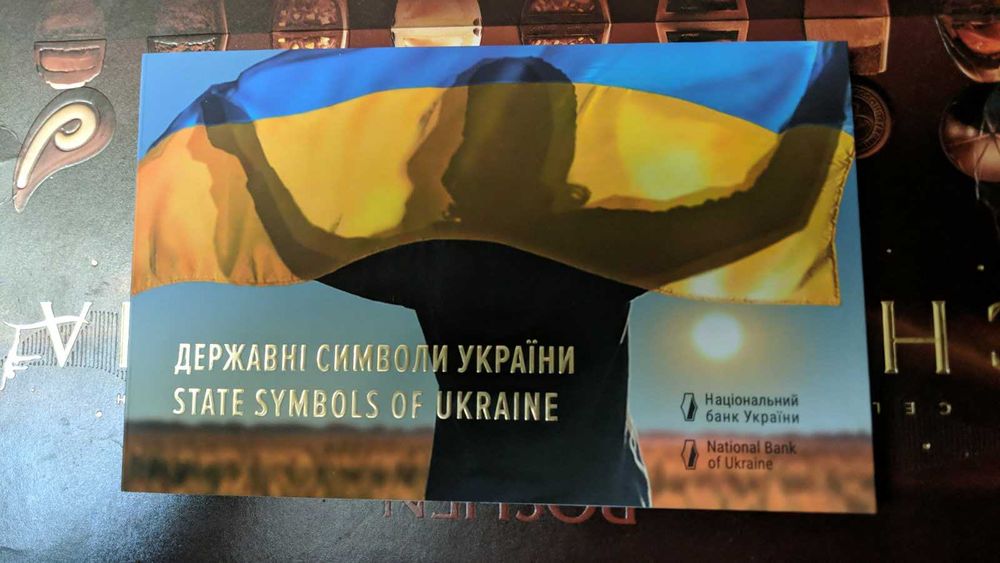 Набір із трьох монет у сувенірній упаковці `Державні символи України`