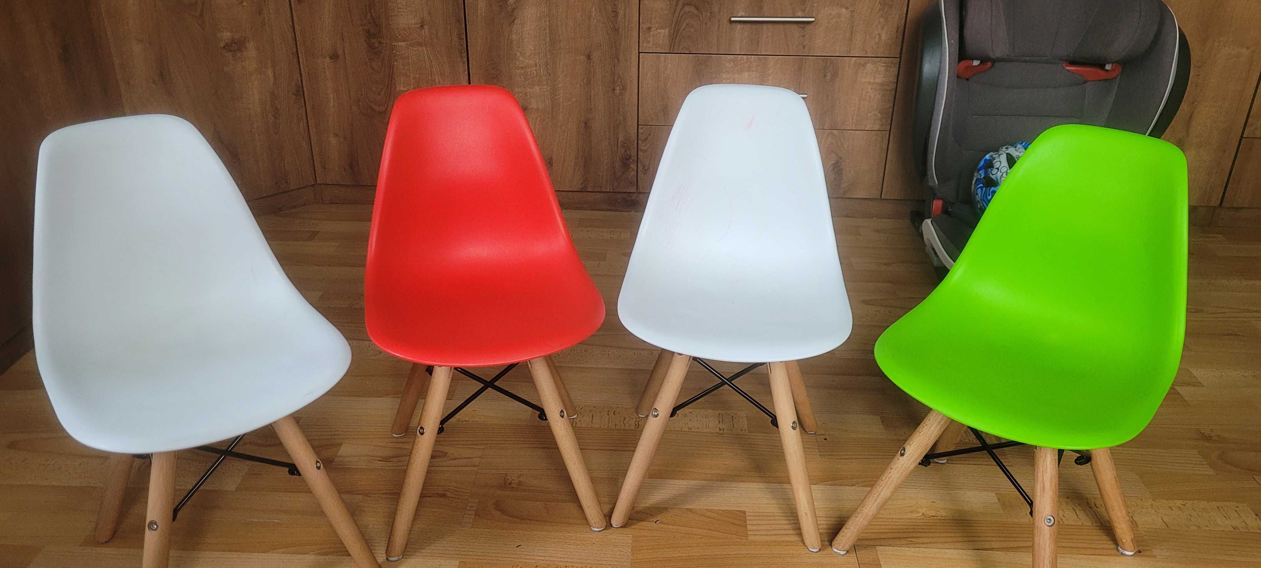 4 krzesła skandynawskie dziecięce 2 białe, zielone i czerwone stan bdb
