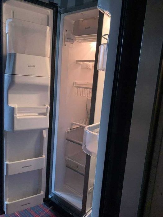 Холодильник дводверний Whirlpool б/у