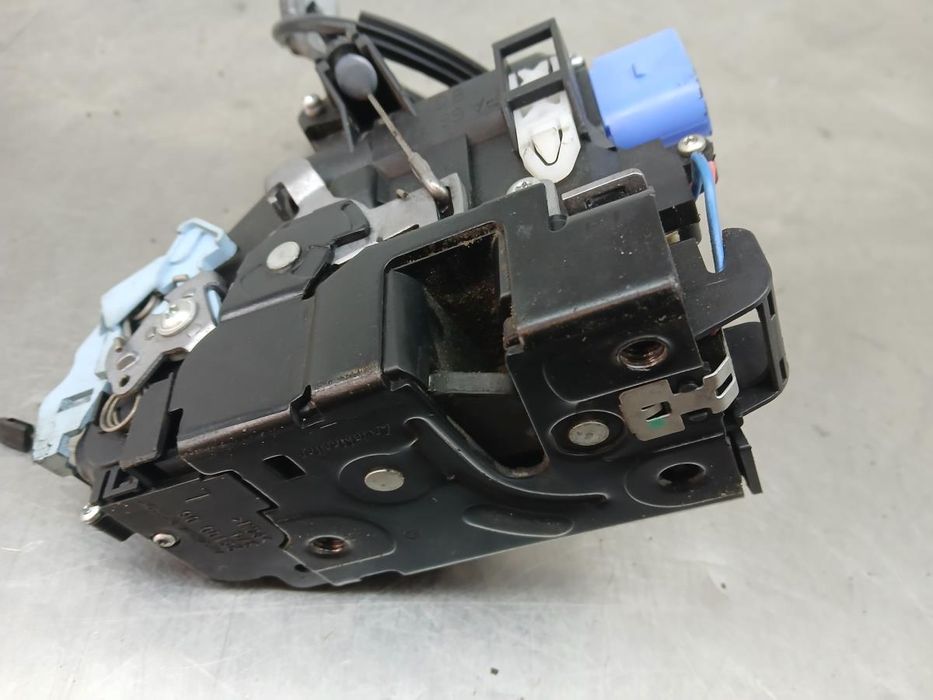 Fechadura / fecho porta frente esquerdo VOLKSWAGEN Caddy III (2K, 2C)