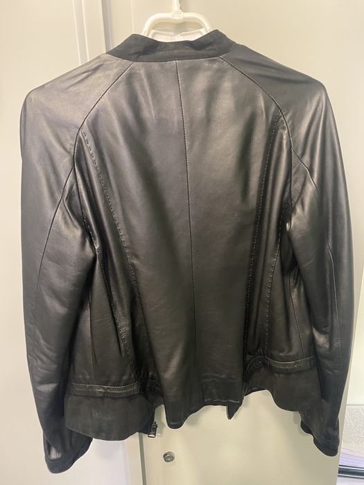 Продам женскую кожаную куртку