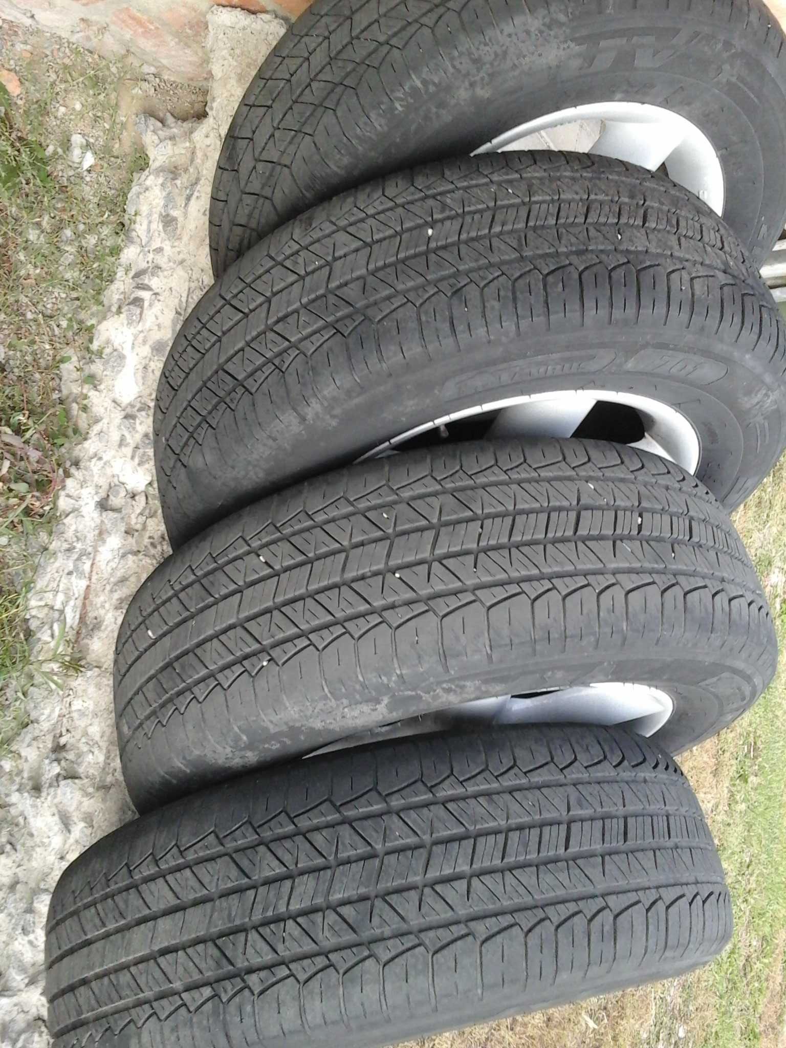 Автошини всесезонні 215.65.16.