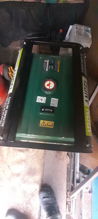 Продам бензо генератор 5.5 кв б.у