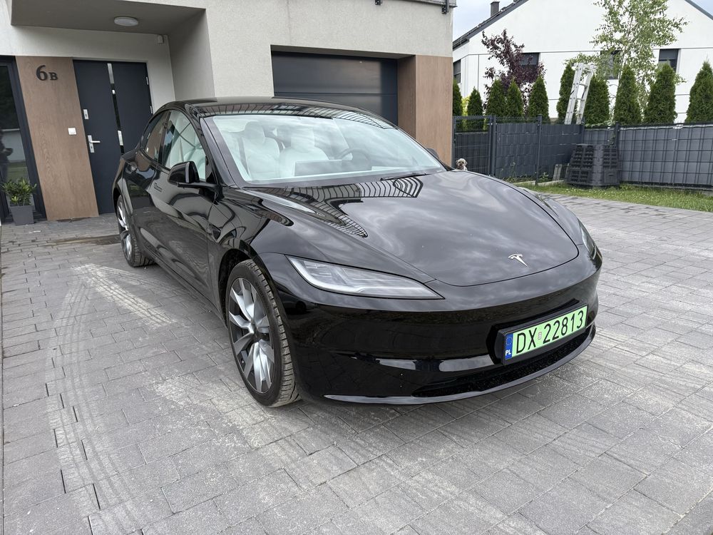 Tesla Model 3 HIGHLAND  Jak Nowa