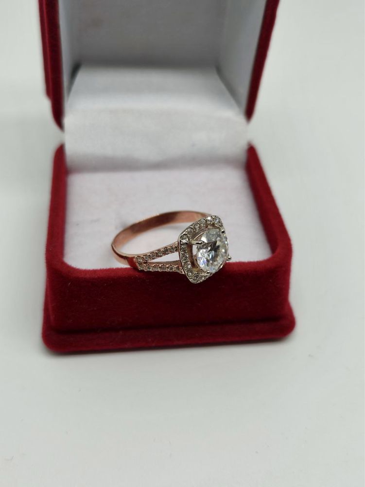 Золотое кольцо 585 пообы с бриллиантами и муассанитом